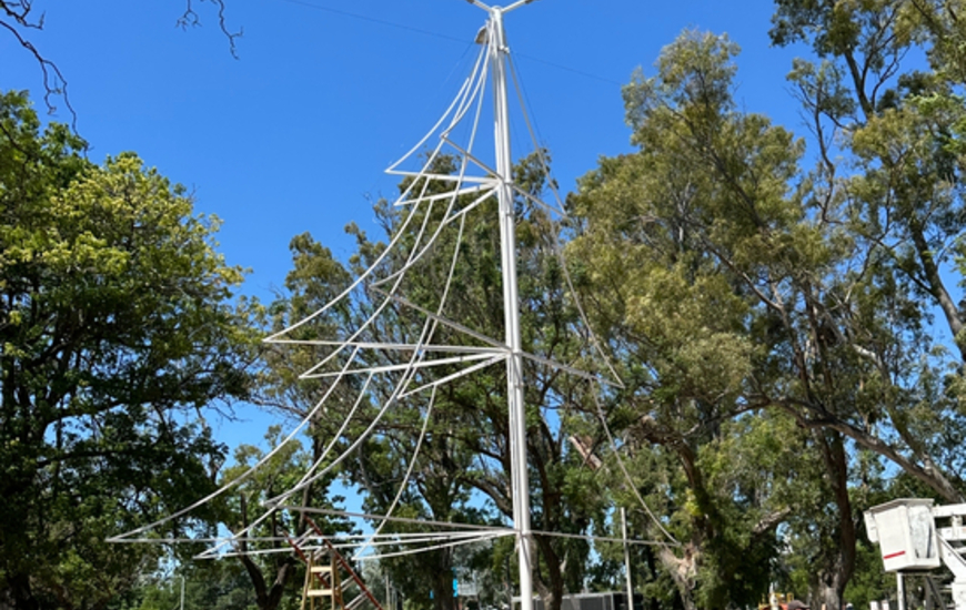 Imagen de Colocación del 'Arbolito de Navidad' en el Bv. Mansueto Maiorano