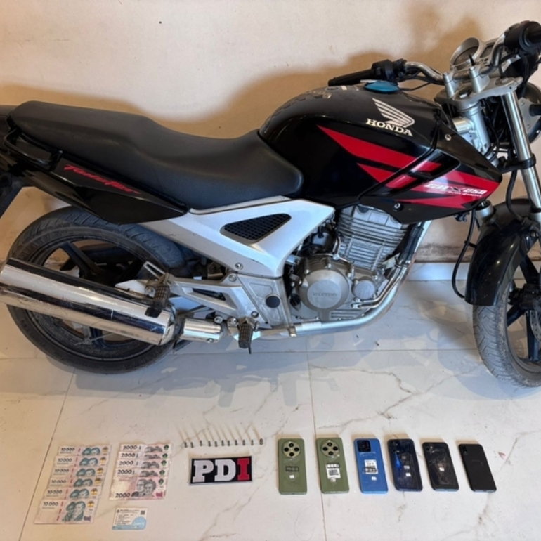 La moto secuestrada en los allanamientos. Foto: Desarrollo Zonal La moto secuestrada en los allanamientos. Foto: Desarrollo Zonal