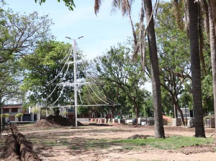 Imagen de Avanza la reubicación del Árbol Navideño en el Boulevard Mansueto Maiorano