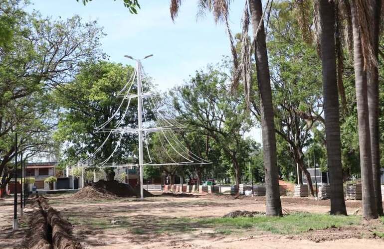 Imagen de Avanza la reubicación del Árbol Navideño en el Boulevard Mansueto Maiorano