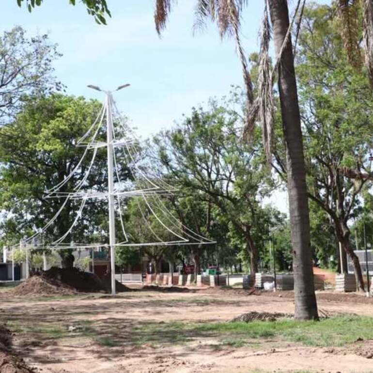 Imagen de Avanza la reubicación del Árbol Navideño en el Boulevard Mansueto Maiorano
