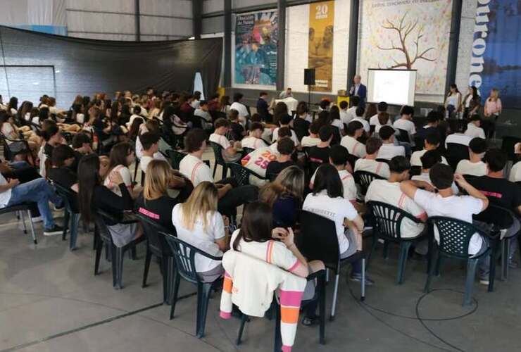 Imagen de Que no SENOS olvide cuidarnos: exitosa charlataller por el Octubre Rosa en Los Tiburones