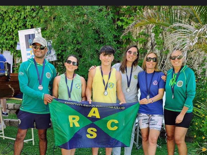 Imagen de Representantes del Rowing Club, fueron 2º puesto en Regata de Remo en Rosario