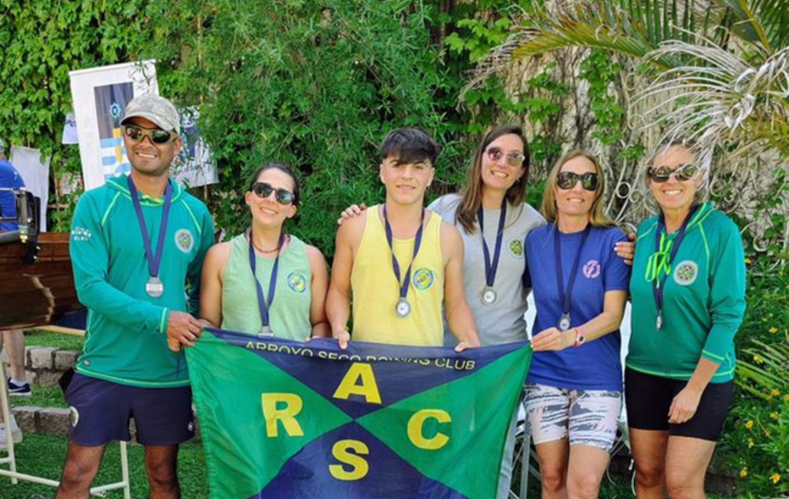 Imagen de Representantes del Rowing Club, fueron 2&ordm; puesto en Regata de Remo en Rosario