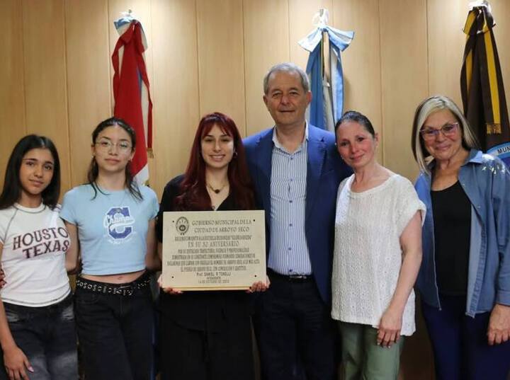 Imagen de Reconocimiento a la Escuela de Danzas Gloria Kazda por sus 30 años de trayectoria