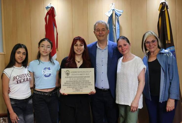 Imagen de Reconocimiento a la Escuela de Danzas Gloria Kazda por sus 30 años de trayectoria