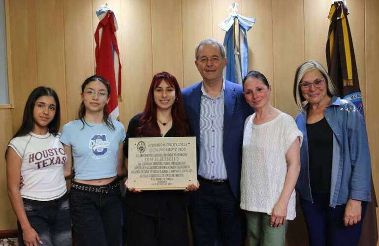 Imagen de Reconocimiento a la Escuela de Danzas Gloria Kazda por sus 30 años de trayectoria