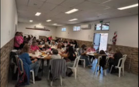 Imagen de Reinas Tejedoras celebraron el mes de las madres con una merienda y bingo solidario