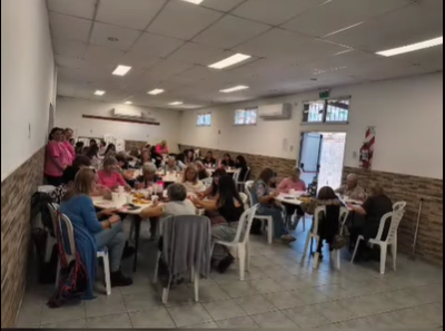 Imagen de Reinas Tejedoras celebraron el mes de las madres con una merienda y bingo solidario
