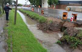 Imagen de Avanzan los trabajos de drenaje pluvial en la curva del Hospital para evitar futuras inundaciones