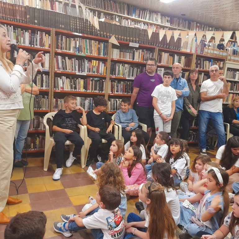 Imagen de Se inauguró la muestra Donde florece la vida del Taller de Arte Acuarela