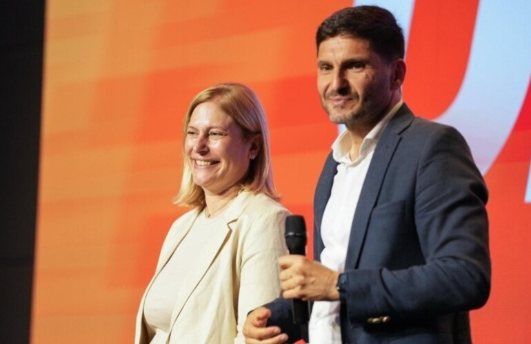 Scaglia y Pullaro hablaron desde el escenario una vez conocidos los resultados. (Provincias Unidas)