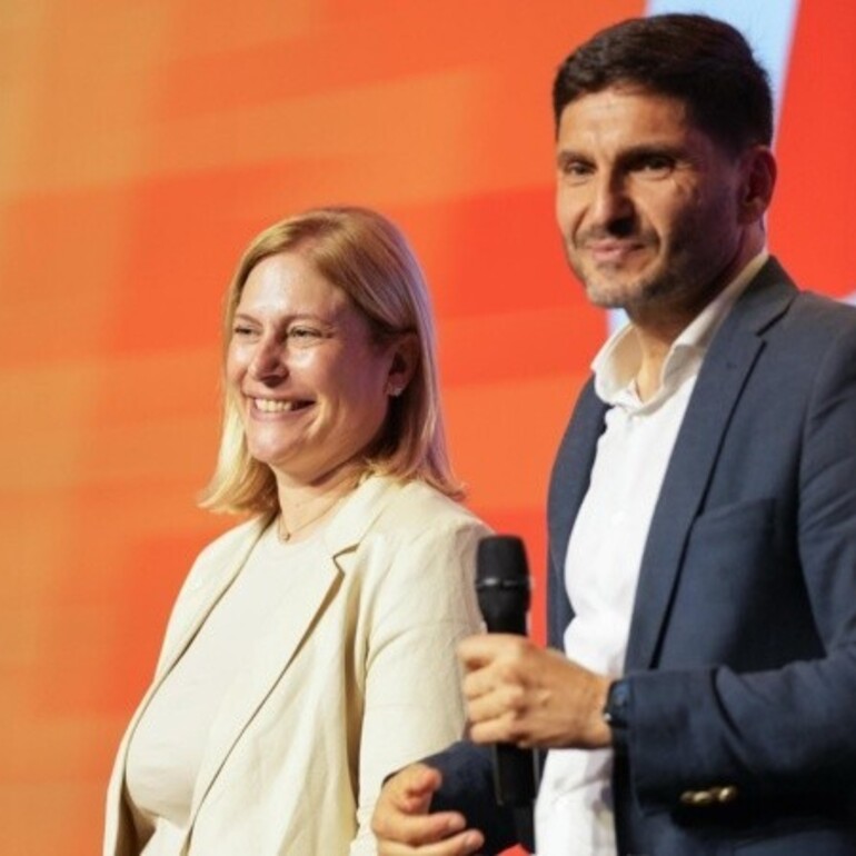 Scaglia y Pullaro hablaron desde el escenario una vez conocidos los resultados. (Provincias Unidas)