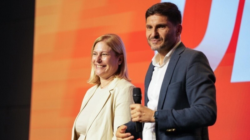 Scaglia y Pullaro hablaron desde el escenario una vez conocidos los resultados. (Provincias Unidas)