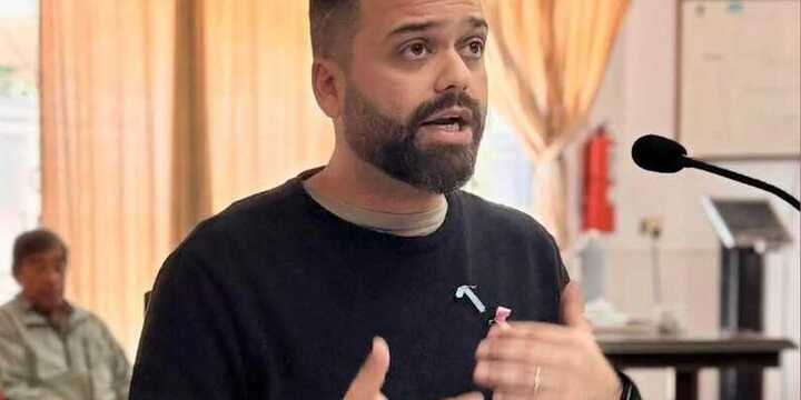 El concejal cuestionó duramente la forma de trabajar de esta área del gobierno de Tonelli. El concejal cuestionó duramente la forma de trabajar de esta área del gobierno de Tonelli.