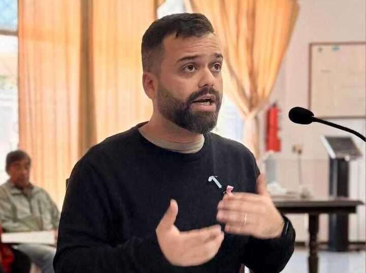 El concejal cuestionó duramente la forma de trabajar de esta área del gobierno de Tonelli. El concejal cuestionó duramente la forma de trabajar de esta área del gobierno de Tonelli.