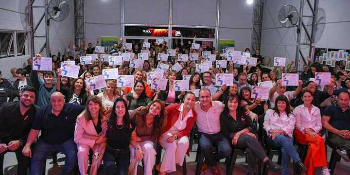 Imagen de Alvear celebró la entrega de Certificados Del Plan E Imagen de Alvear celebró la entrega de Certificados Del Plan E