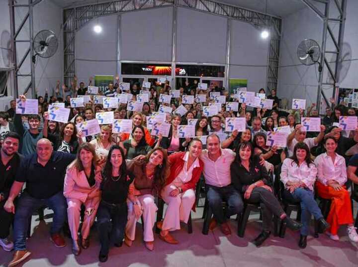 Imagen de Alvear celebró la entrega de Certificados Del Plan E