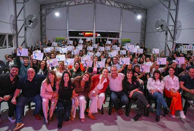 Imagen de Alvear celebró la entrega de Certificados Del Plan E