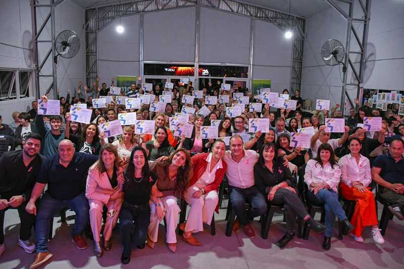 Imagen de Alvear celebr&oacute; la entrega de Certificados Del Plan E