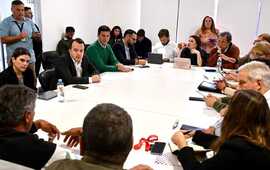 Imagen de Diputados recibieron a trabajadores de algodonera Avellaneda