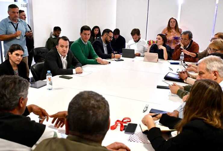 Imagen de Diputados recibieron a trabajadores de algodonera Avellaneda