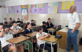 Imagen de Escuela Santa Luc&iacute;a: charla sobre ESI con el Dr. Oscar Romanini