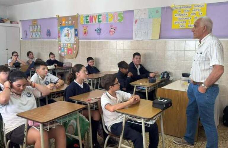 Imagen de Escuela Santa Lucía: charla sobre ESI con el Dr. Oscar Romanini