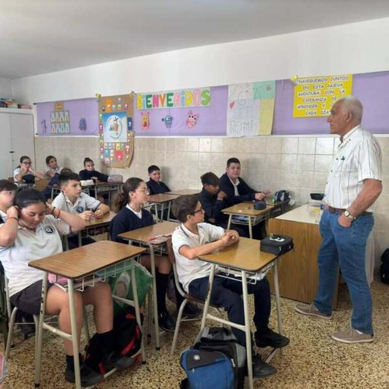 Imagen de Escuela Santa Lucía: charla sobre ESI con el Dr. Oscar Romanini