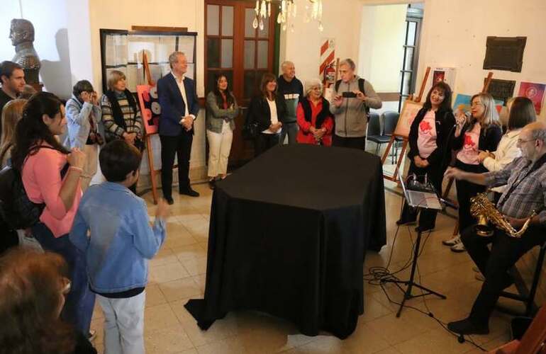 Imagen de Cierre del Octubre Rosa con una muestra artística en el hall municipal