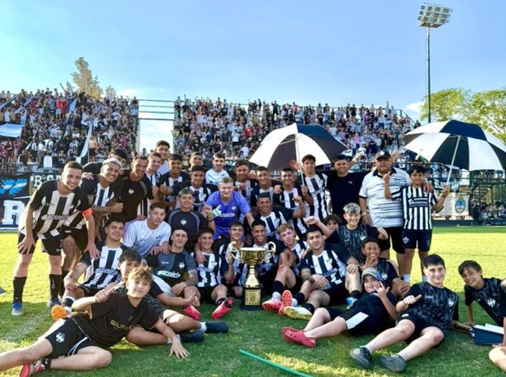 Imagen de Unión venció a Atl. Empalme y se coronó Campeón de la 'Súper Copa'