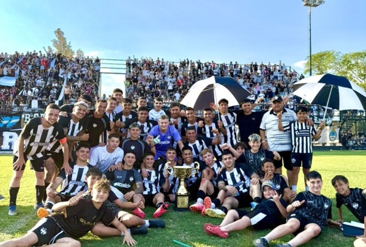Imagen de Unión venció a Atl. Empalme y se coronó Campeón de la 'Súper Copa'