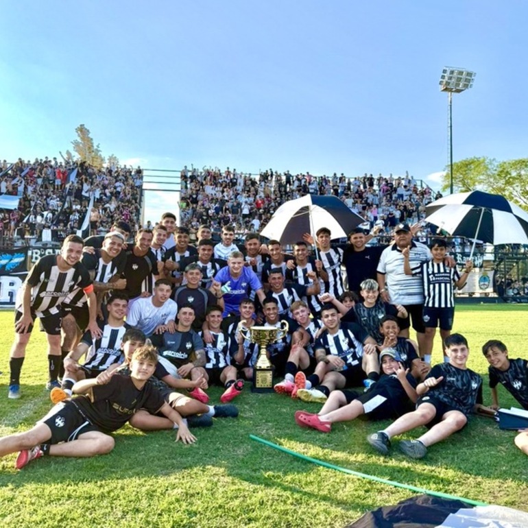 Imagen de Unión venció a Atl. Empalme y se coronó Campeón de la 'Súper Copa'