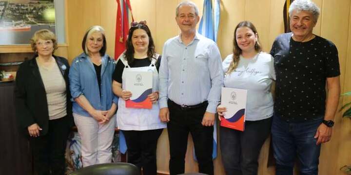 Imagen de La Municipalidad entregó el proyecto para reestructurar el área de comedor de la Escuela N°6036 Bernardino Rivadavia