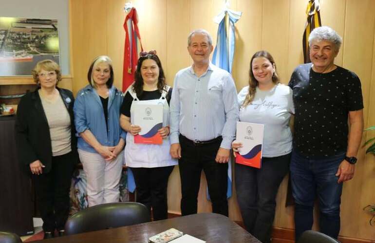 Imagen de La Municipalidad entregó el proyecto para reestructurar el área de comedor de la Escuela N°6036 Bernardino Rivadavia