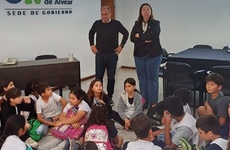 Imagen de Alumnos de la Escuela N°6038 Gendarme Argentino visitaron la Sede de Gobierno