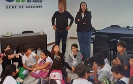 Imagen de Alumnos de la Escuela N&deg;6038 �Gendarme Argentino� visitaron la Sede de Gobierno