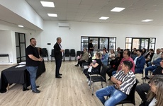 Imagen de Entrega de escrituras de viviendas a vecinos de barrios locales