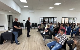 Imagen de Entrega de escrituras de viviendas a vecinos de barrios locales