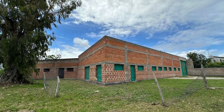 La obra sigue sin terminar, está parada desde hace meses.