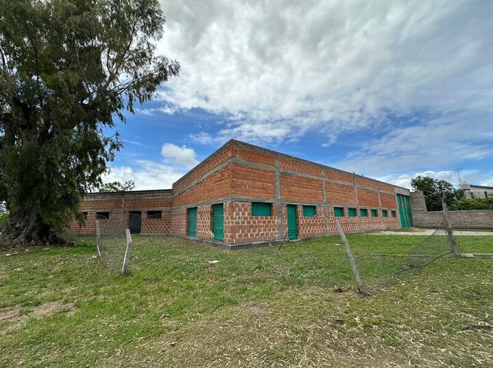 La obra sigue sin terminar, está parada desde hace meses.