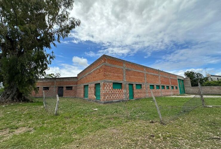 La obra sigue sin terminar, está parada desde hace meses.