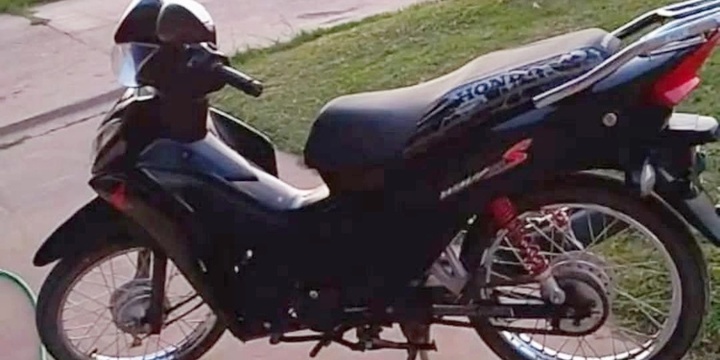 Imagen de Robo y recuperación de una moto en Arroyo Seco: cuatro jóvenes detenidos en Playa Hermosa