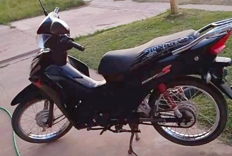 Imagen de Robo y recuperación de una moto en Arroyo Seco: cuatro jóvenes detenidos en Playa Hermosa