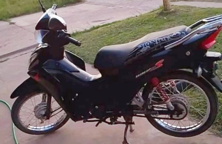 Imagen de Robo y recuperación de una moto en Arroyo Seco: cuatro jóvenes detenidos en Playa Hermosa