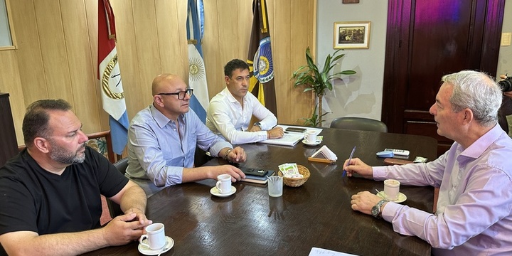 Imagen de Reunión entre el intendente Tonelli y Delorenzi de la Dirección de Vivienda y Urbanismo