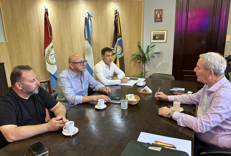 Imagen de Reunión entre el intendente Tonelli y Delorenzi de la Dirección de Vivienda y Urbanismo
