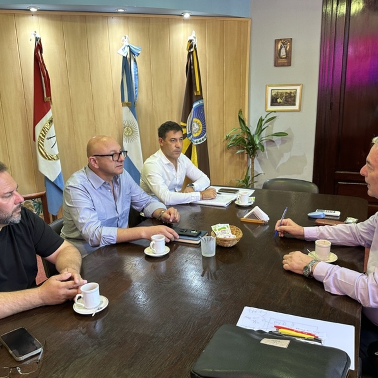 Imagen de Reunión entre el intendente Tonelli y Delorenzi de la Dirección de Vivienda y Urbanismo