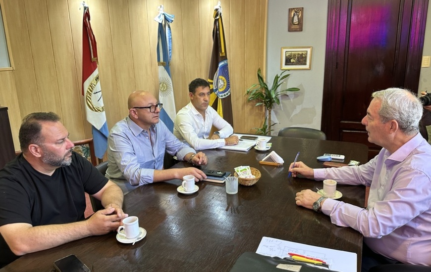 Imagen de Reuni&oacute;n entre el intendente Tonelli y Delorenzi de la Direcci&oacute;n de Vivienda y Urbanismo
