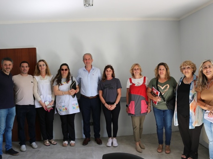 Imagen de La Municipalidad de Arroyo Seco entregó la tercera cuota del FAE a escuelas públicas